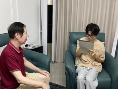 《溫州隨遷老人數(shù)字生活新風(fēng)貌：代際反哺助力跨越智能鴻溝》