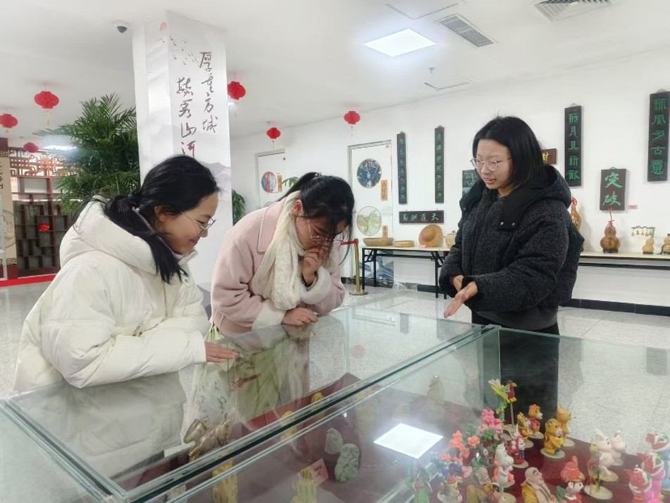 ����W(xu��)�ӂ��з��z��̽�ط���ʯ������Ļ��T�ഺ��(d��n)��(d��ng)