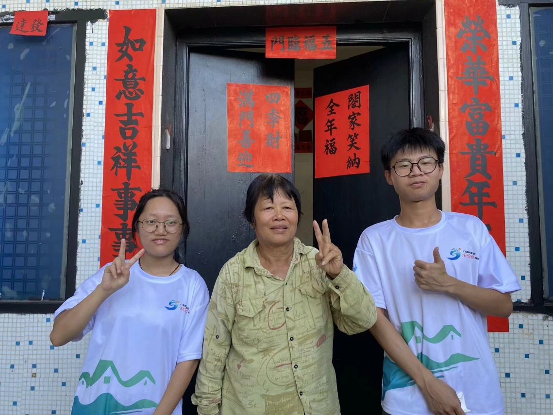 “青衿志”突擊隊深入流沙村訪談村民