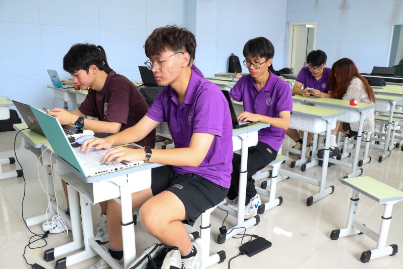 山東理工大學(xué)“圓夢”暑期社會實踐團開展荷韻小學(xué)教學(xué)