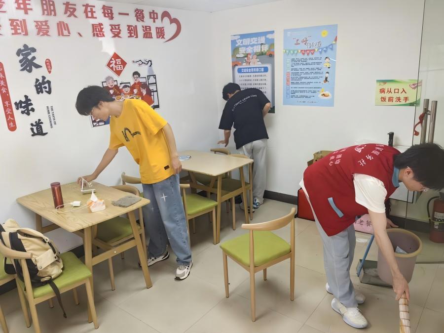 安徽學長三下鄉：助老服務，為愛發電