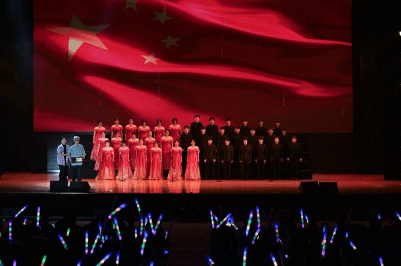 �ӛ�vʷ��ͦ�ߓ�(d��n)��(d��ng)���������ꖷ���(w��)��_չ�tɫ�������}���