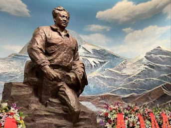 探尋精神坐標，汲取模范力量