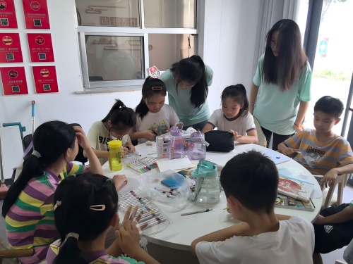 ɽ�|������W����ӢӋ�������`�F���_չ���L�F�Ȼ�����������W��ɫ���J֪�c������