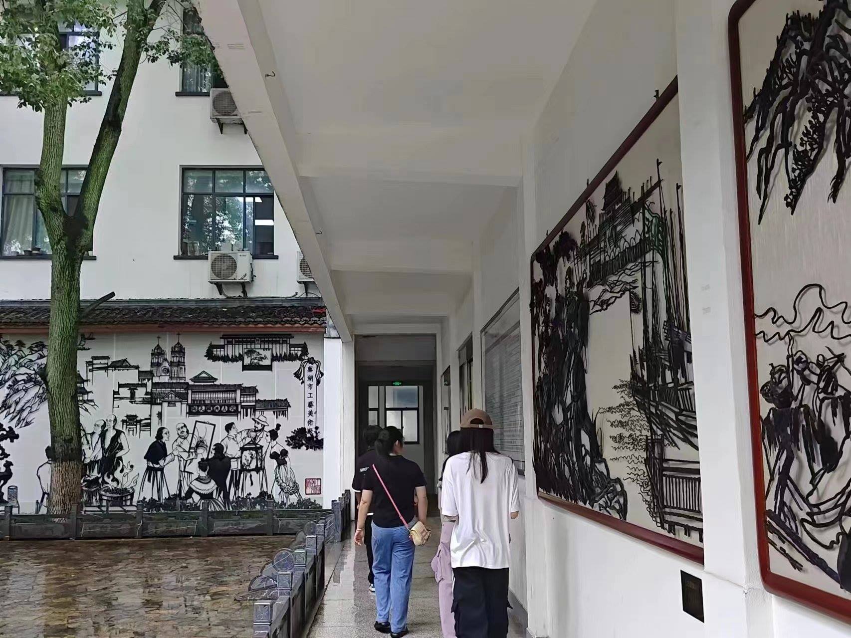 淮師學(xué)子三下鄉(xiāng)：鐵制錘煉鍛造藝術(shù)風(fēng)貌，鏗鏘聲中也有