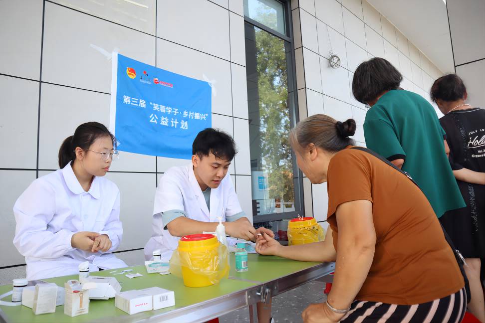 邵陽學(xué)院護理學(xué)院“天使之翼”志愿服務(wù)：健康晨光，對