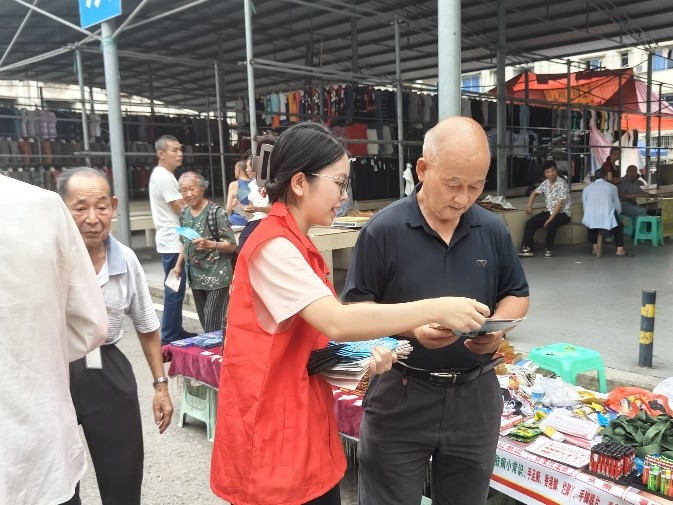 清涼一夏，防詐同行：“三下鄉”用創意扇子筑起安全防