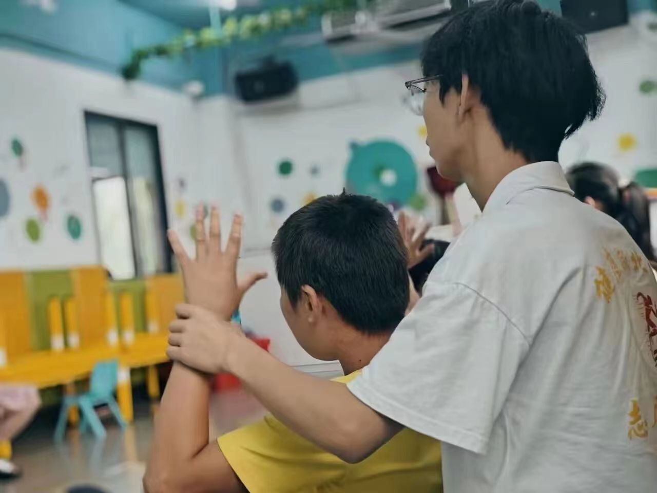 繽紛夏日心連星辰