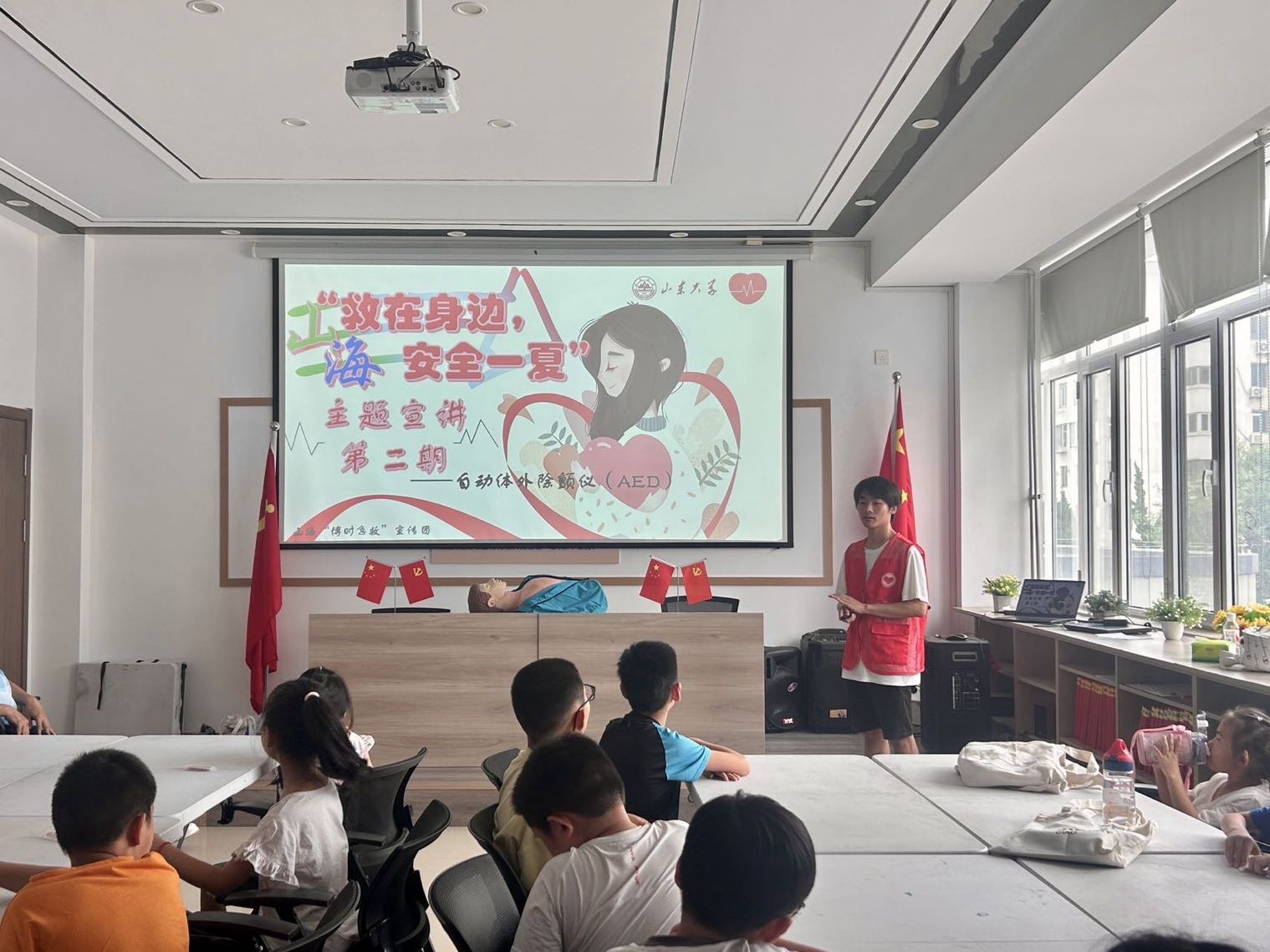 ���ȡ�����߅�o(h��)ƽ�� СС����W(xu��)AED